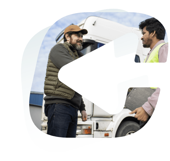 Twee mannen in gesprek naast een witte vrachtwagen, één met een klembord in de hand